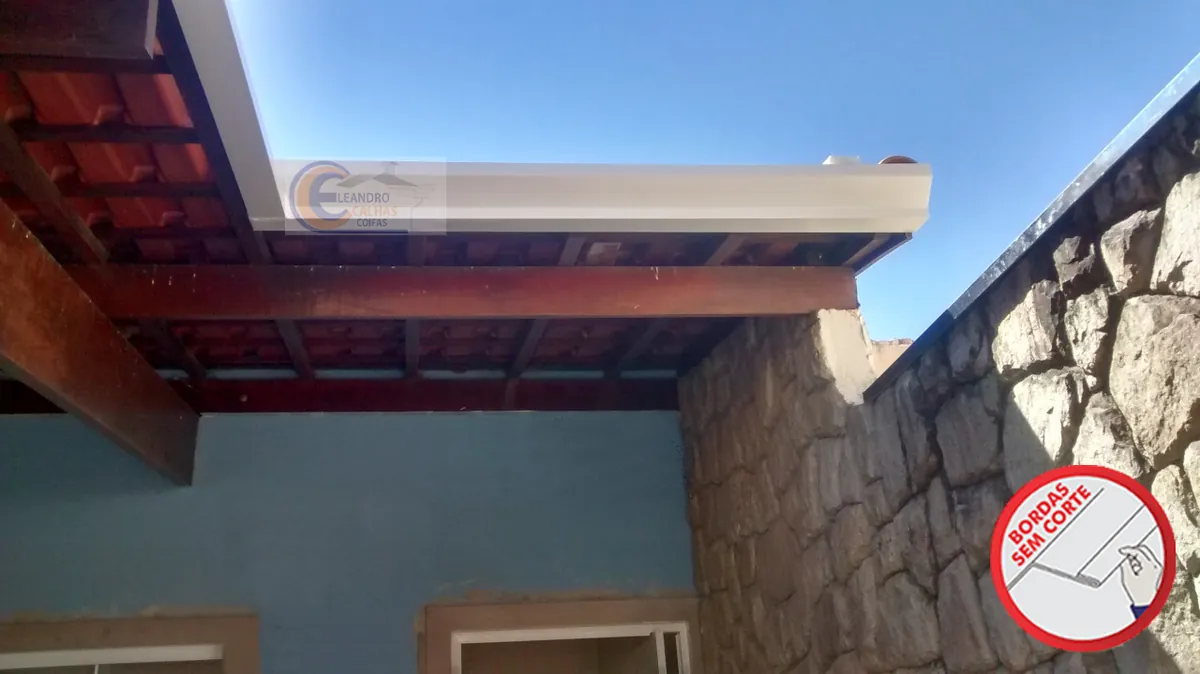 Calha de beiral instalada pela Eleandro